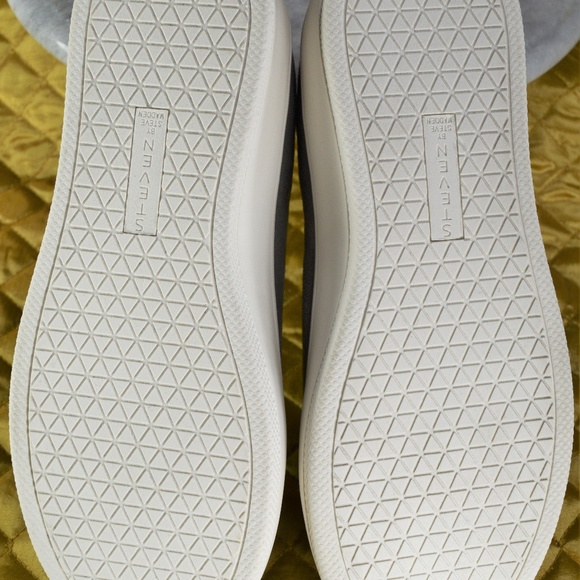 NEW Steve Madden Hilda Gray Suede Sneakers Size 9 - Picture 8 of 8